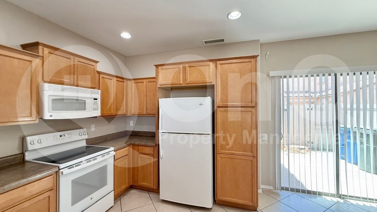 8306 W Sheridan St - Photo 6 of 17