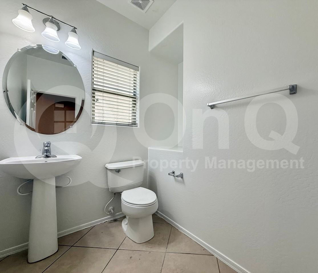 8306 W Sheridan St - Photo 7 of 17