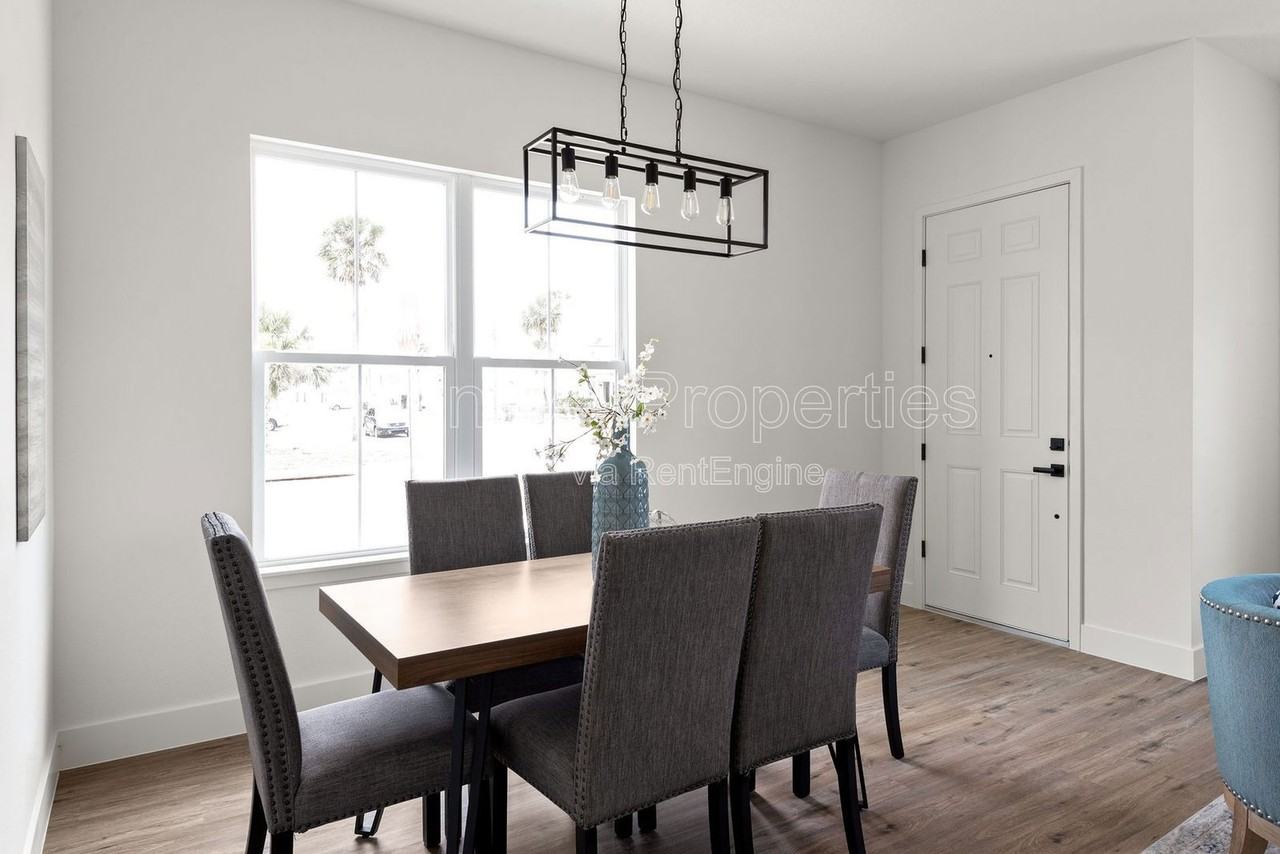 526 S Grandview Ave - Photo 7 of 40