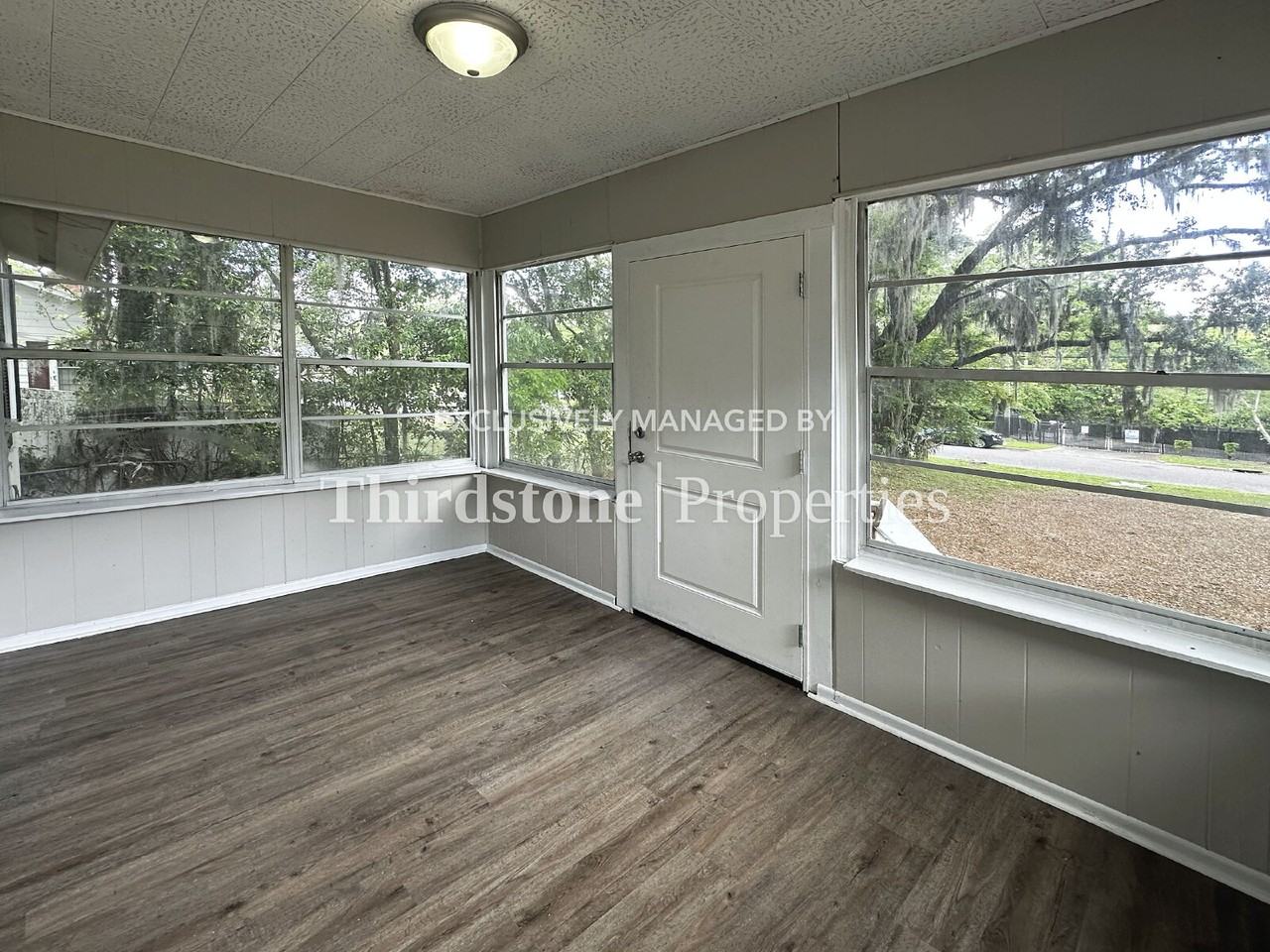 6965 Lorain St - Photo 3 of 30