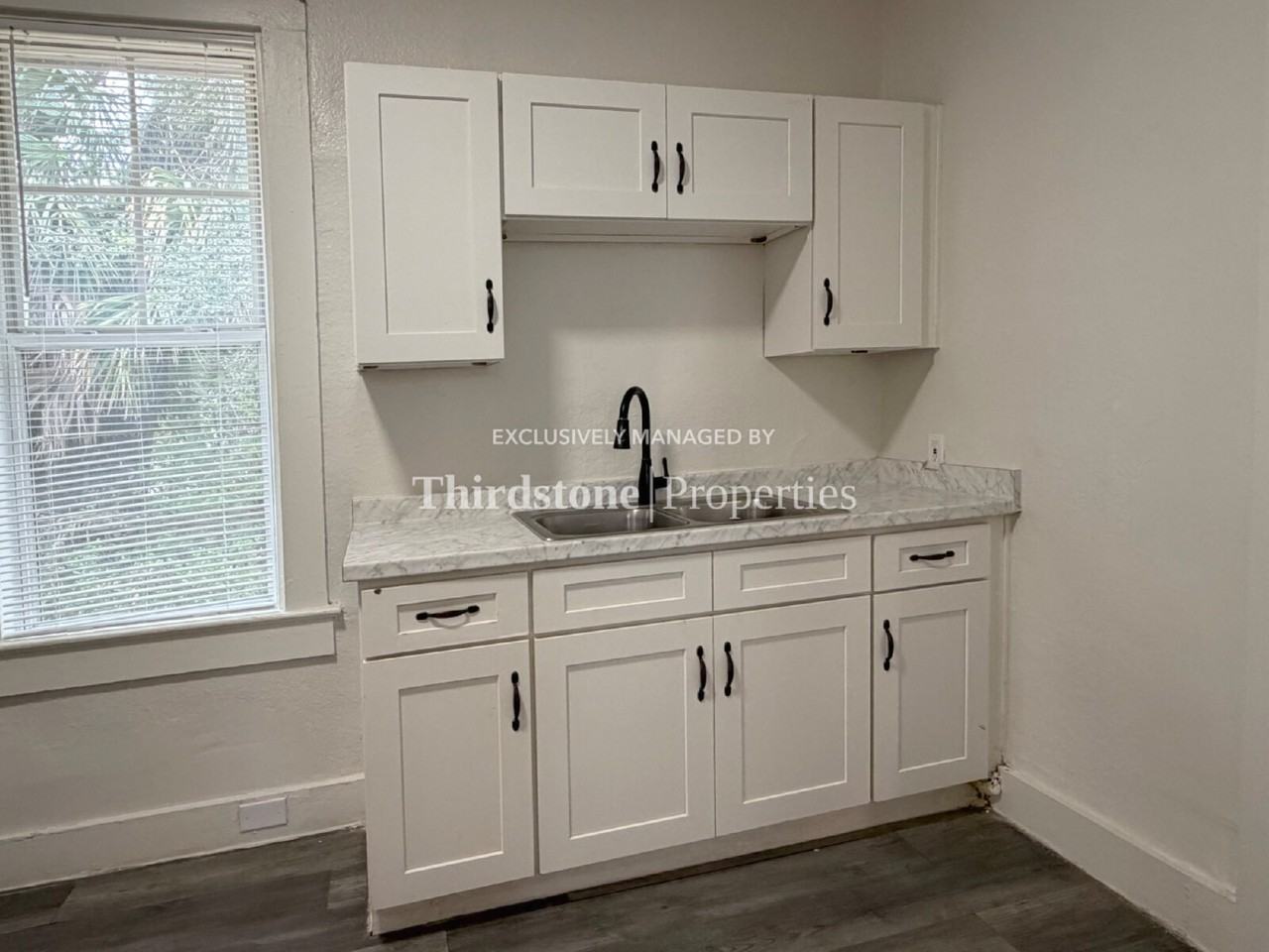 2125 Lambert St - Photo 6 of 23