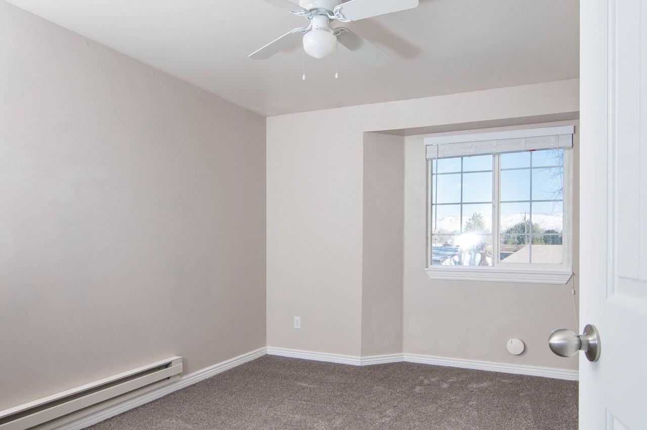 4857 W Sheila Ln - Photo 6 of 12