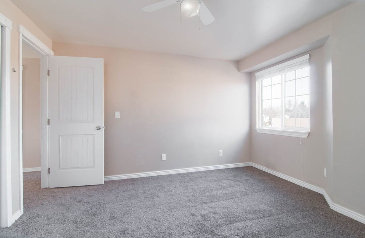 4857 W Sheila Ln - Photo 7 of 12