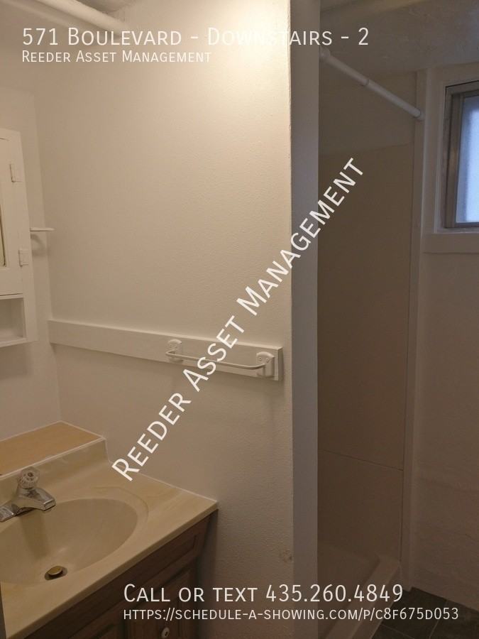 571 Boulevard - Downstairs #2 - Photo 4 of 10