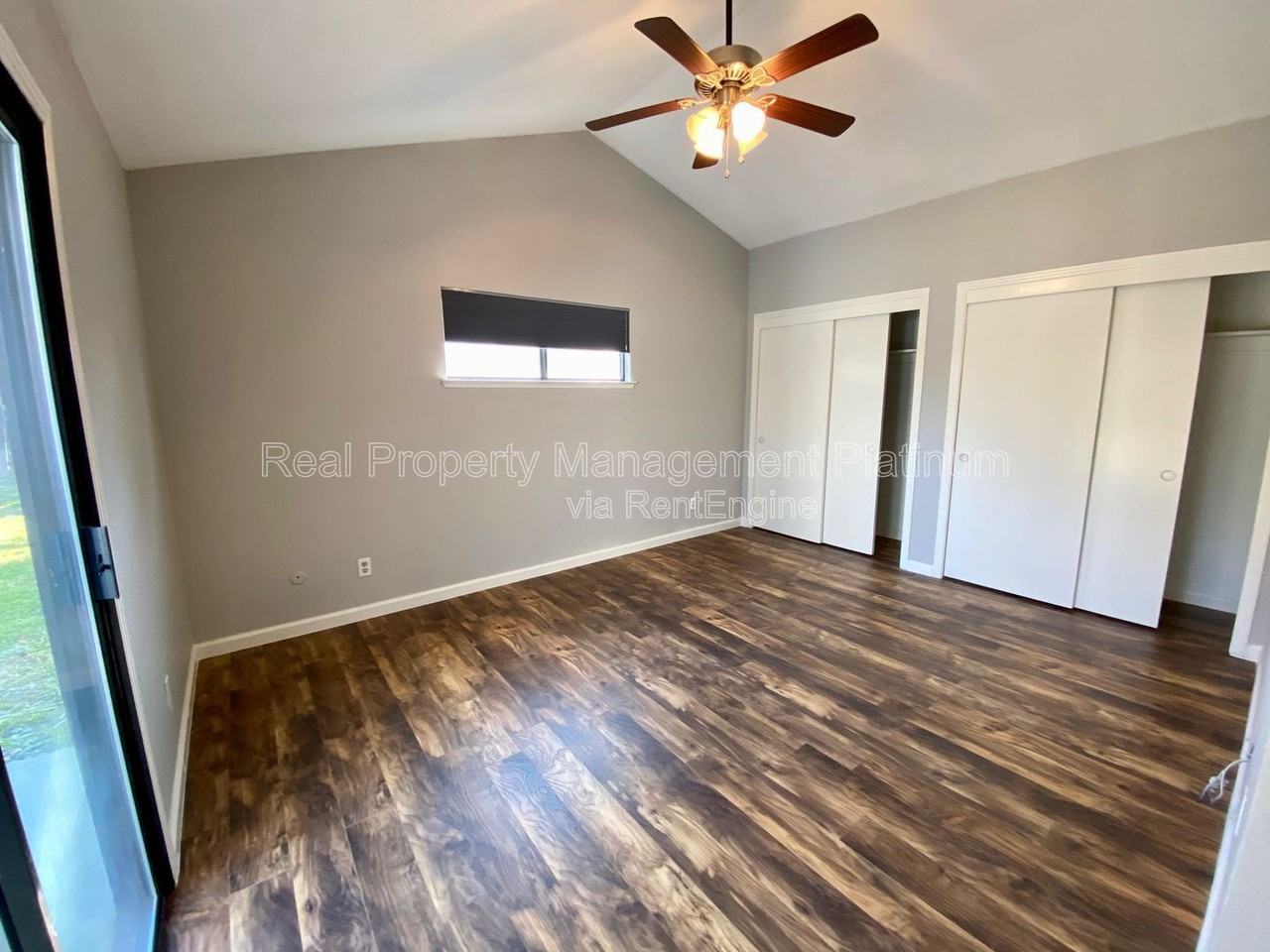 391 Armstrong Ave - Photo 4 of 13