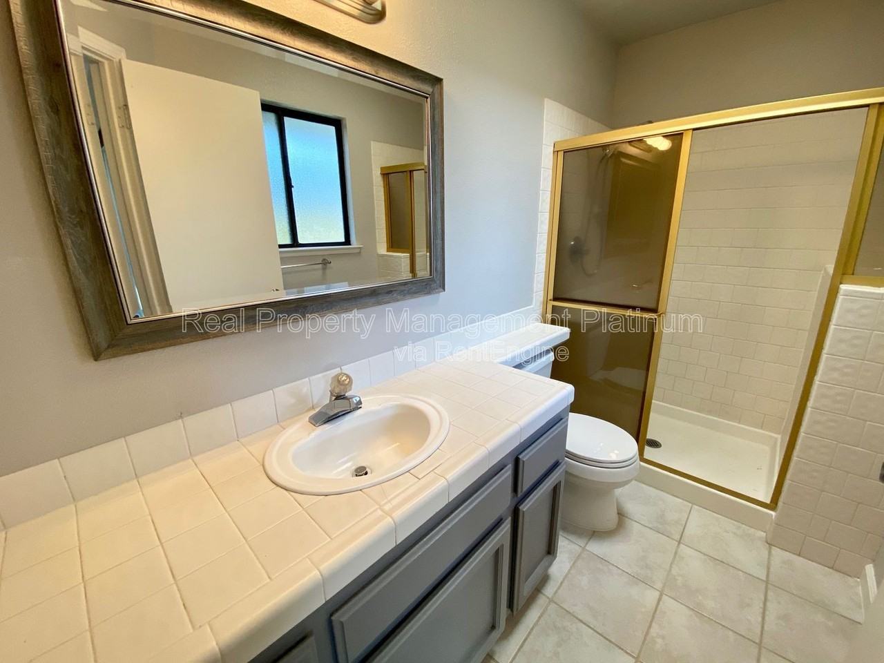 391 Armstrong Ave - Photo 5 of 13