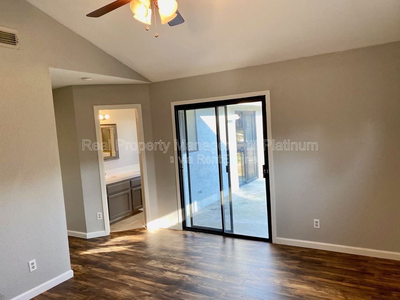 391 Armstrong Ave - Photo 7 of 13