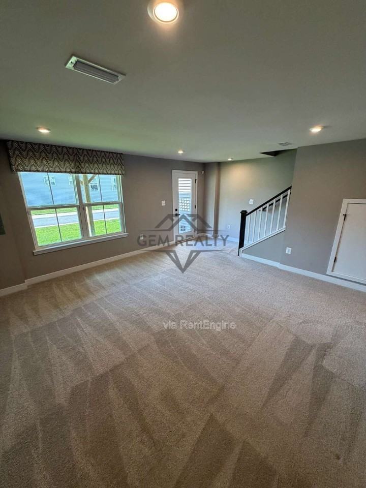 8700 Stevenson Ln - Photo 4 of 50