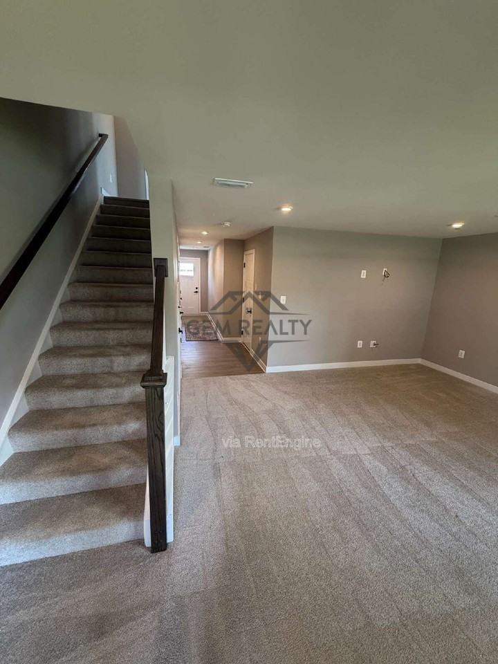 8700 Stevenson Ln - Photo 5 of 50