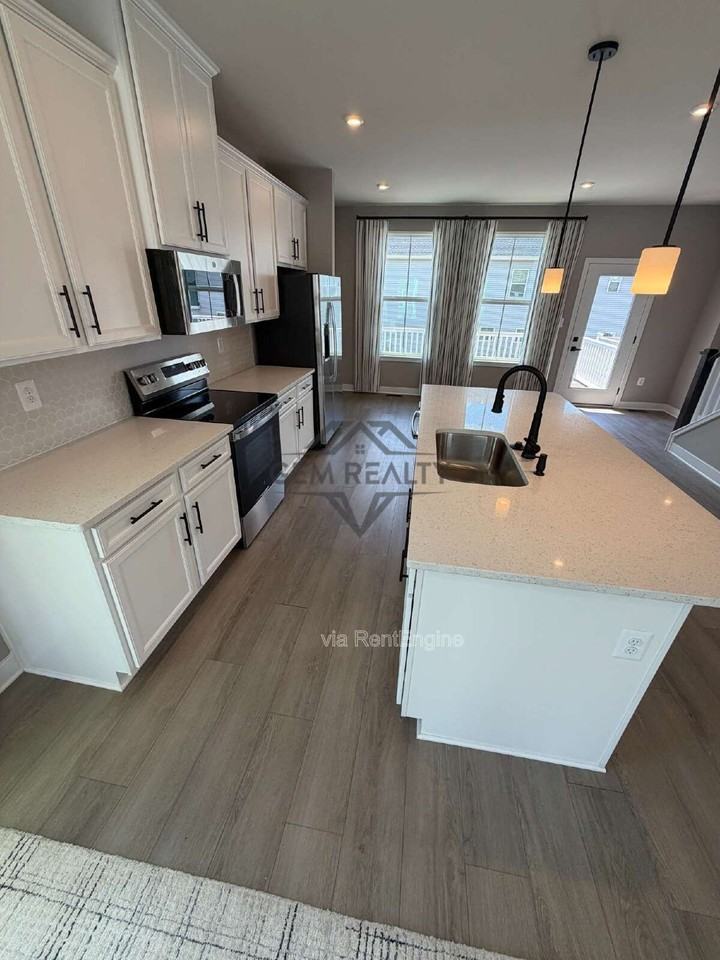 8700 Stevenson Ln - Photo 6 of 50