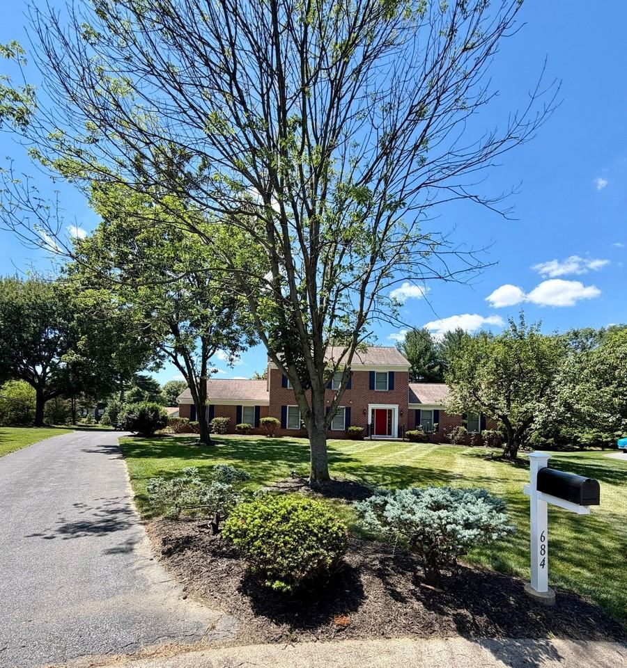 684 Steinman Ct - Photo 2 of 2