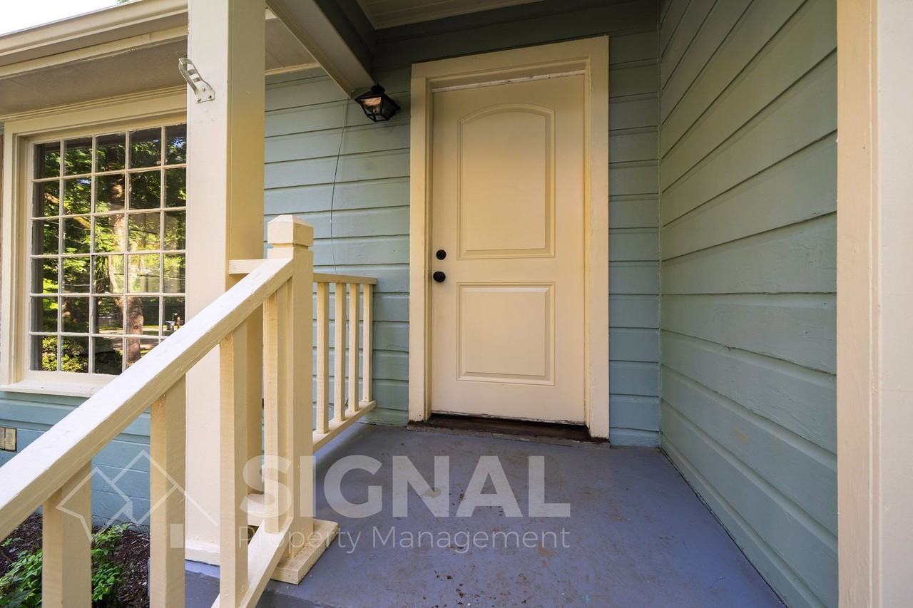 736 Martinwood Rd - Photo 4 of 28