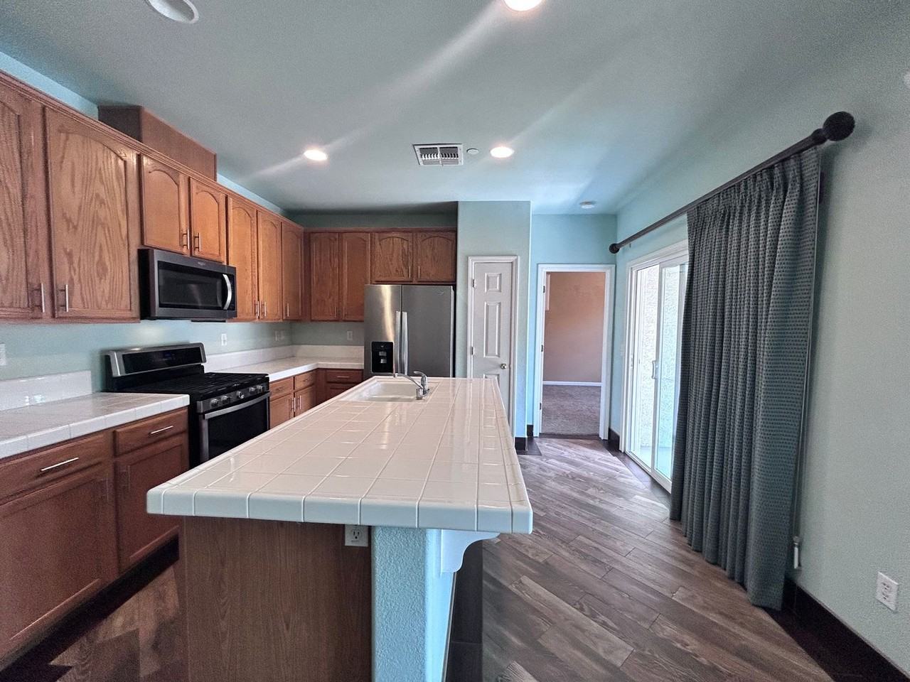 201 Ferry Cir - Photo 4 of 17