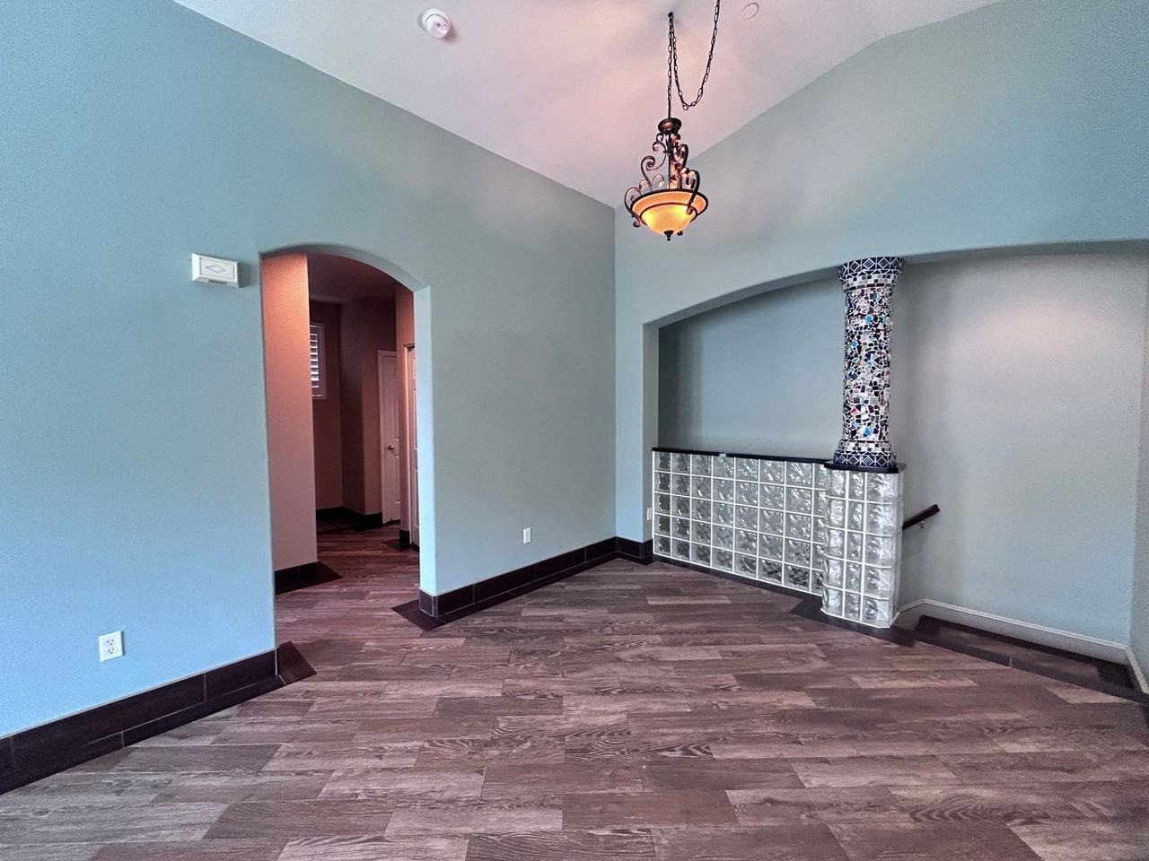 201 Ferry Cir - Photo 6 of 17