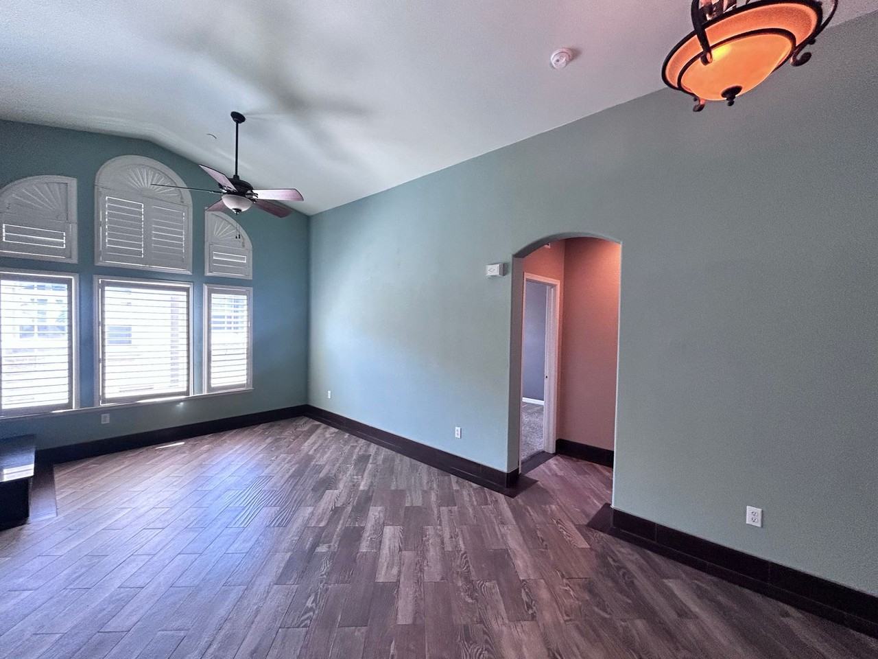 201 Ferry Cir - Photo 7 of 17