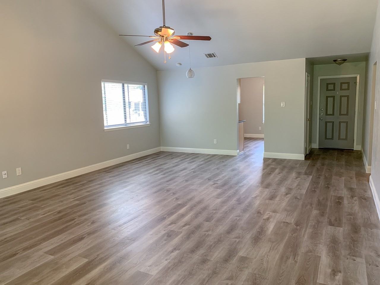 1604 Holstein Dr - Photo 5 of 26