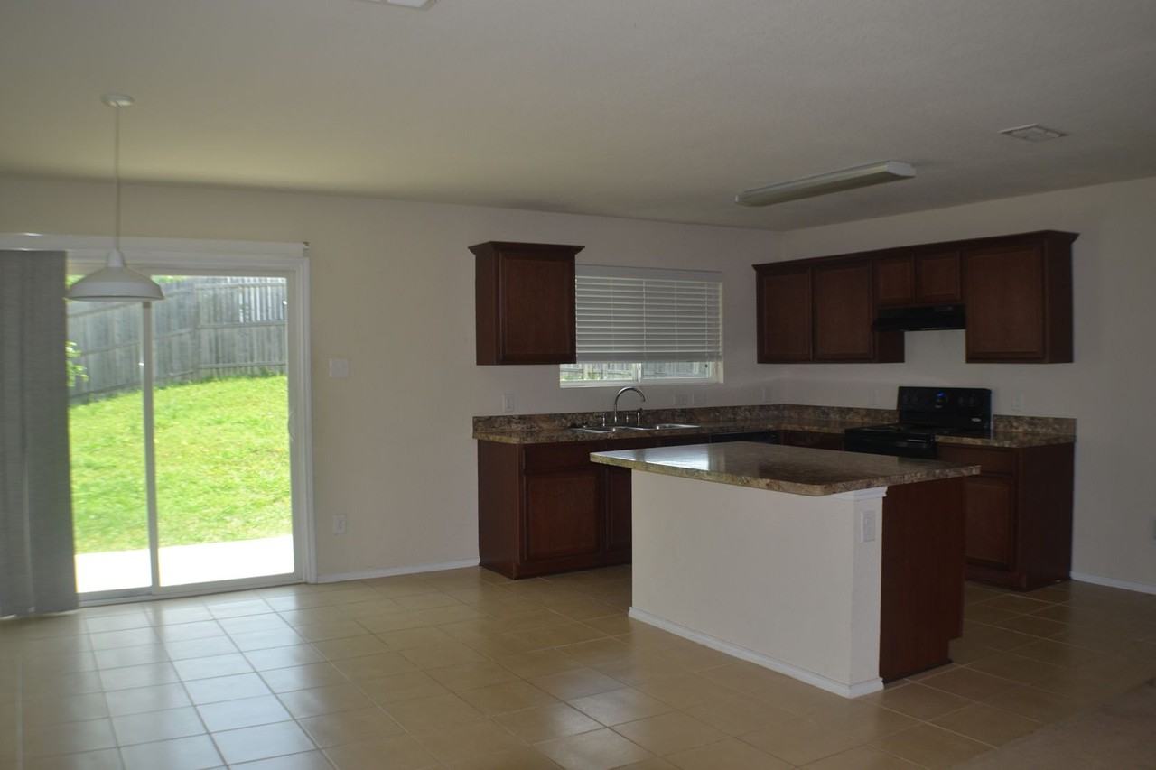 1305 Swan Ridge Dr - Photo 2 of 12