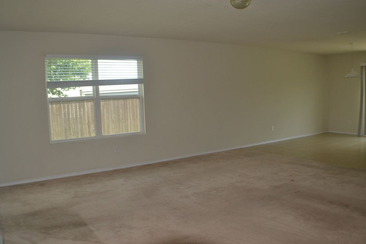1305 Swan Ridge Dr - Photo 4 of 12