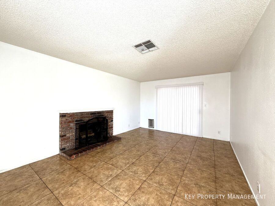 2220 La Sombra St - Photo 3 of 22