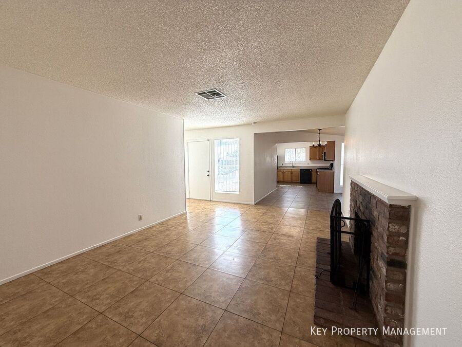 2220 La Sombra St - Photo 4 of 22