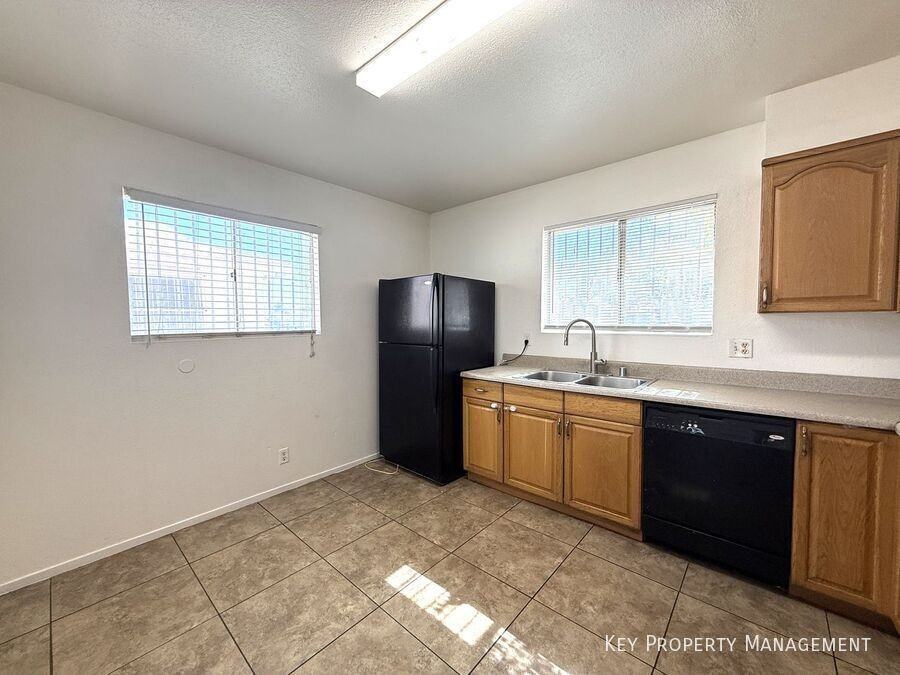 2220 La Sombra St - Photo 6 of 22