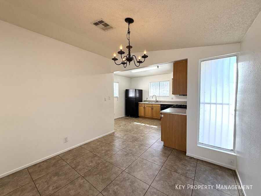 2220 La Sombra St - Photo 7 of 22