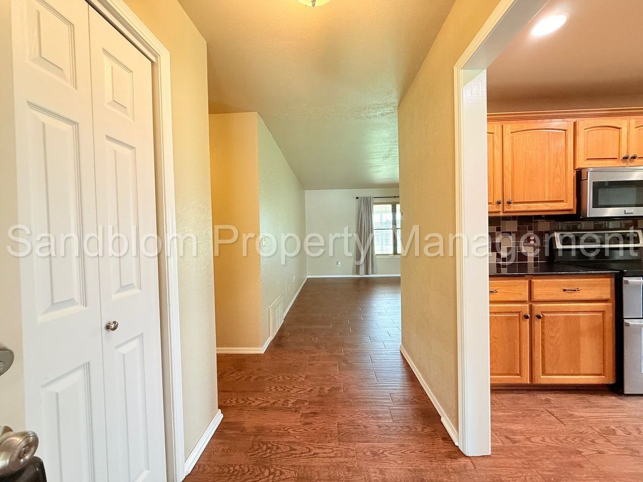 1702 S Nogales Ave - Photo 3 of 23