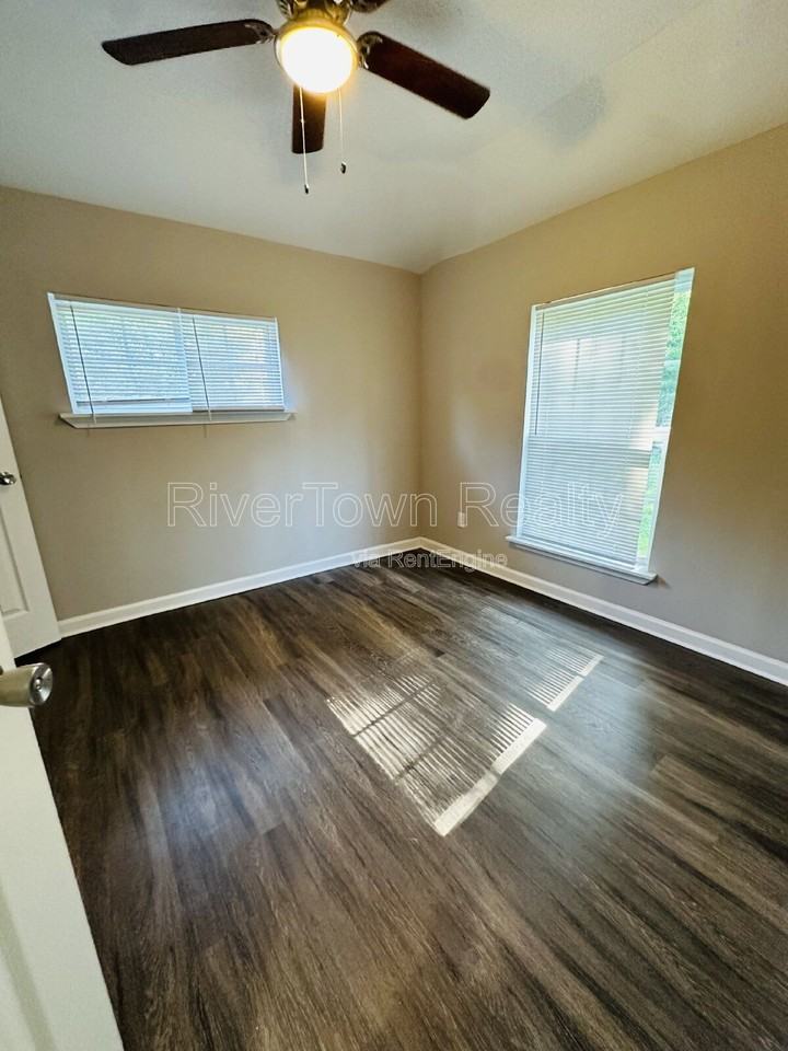 252 N Hollywood St - Photo 4 of 14