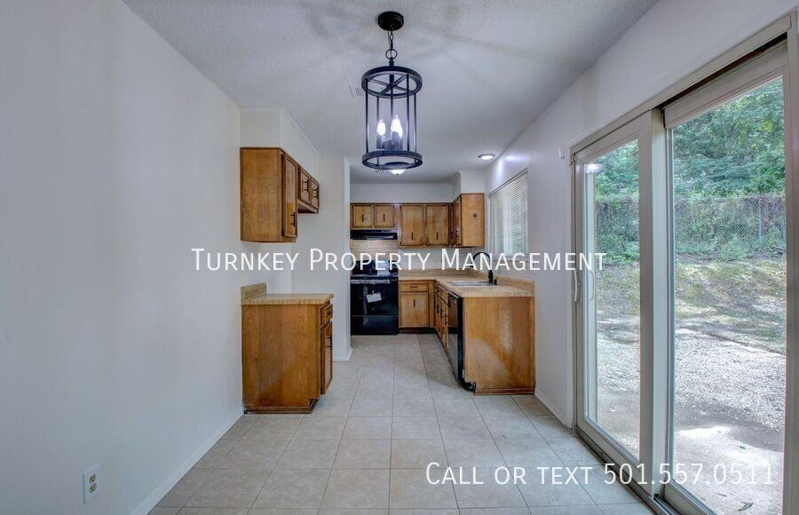 1910 Fair Oaks Dr - Photo 2 of 18