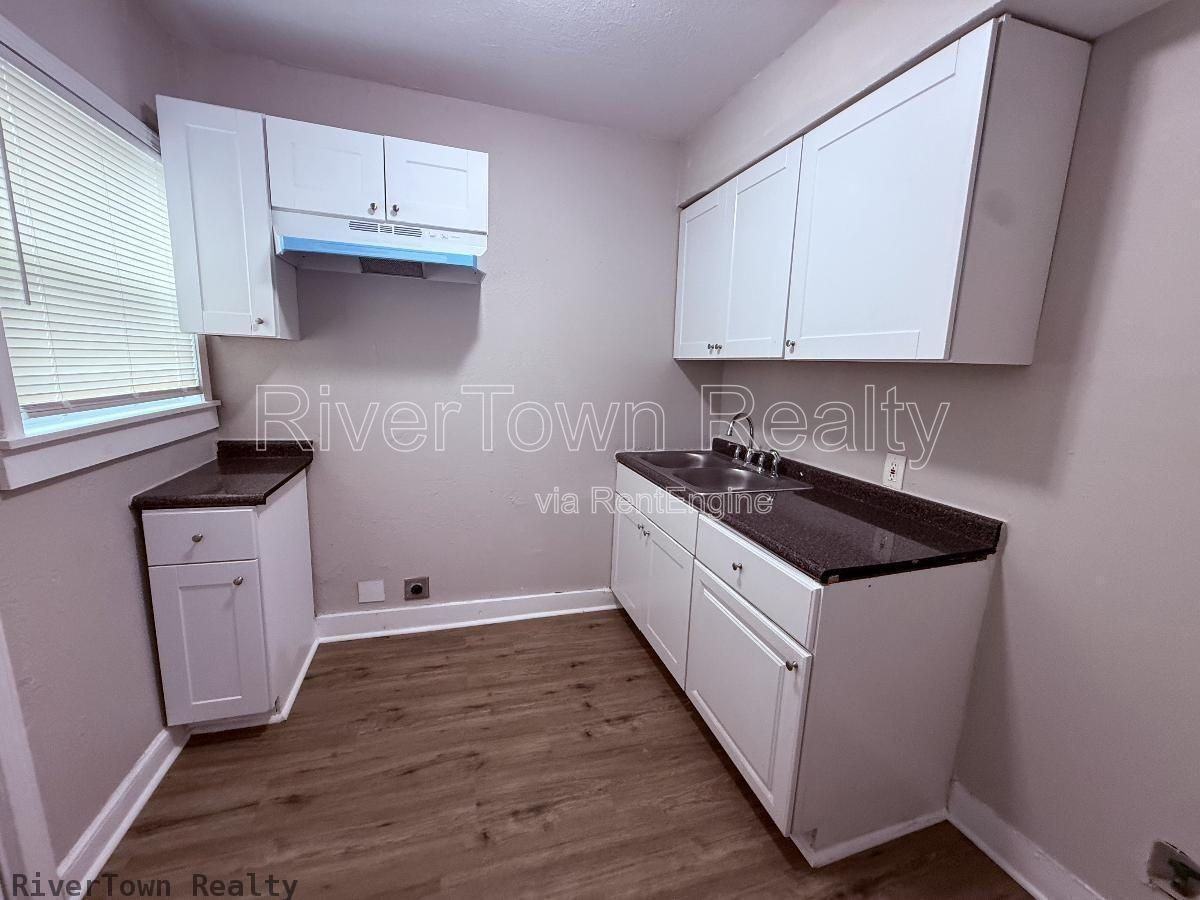 3175 Jackson Ave - Photo 2 of 8
