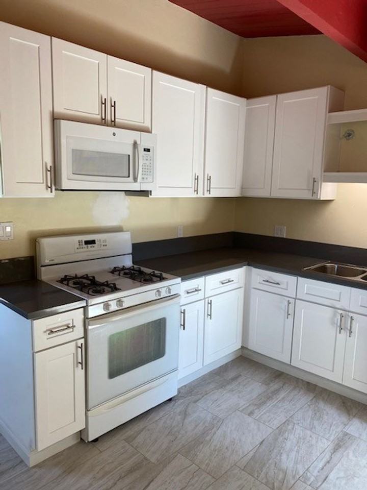 4901 Frink Ave - Photo 4 of 15