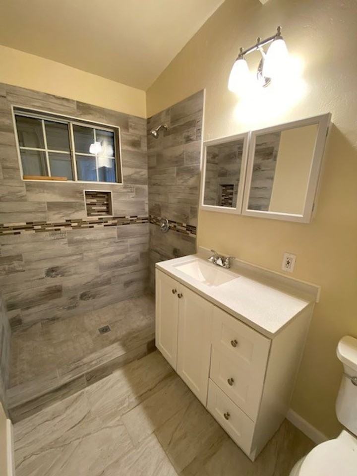 4901 Frink Ave - Photo 5 of 15