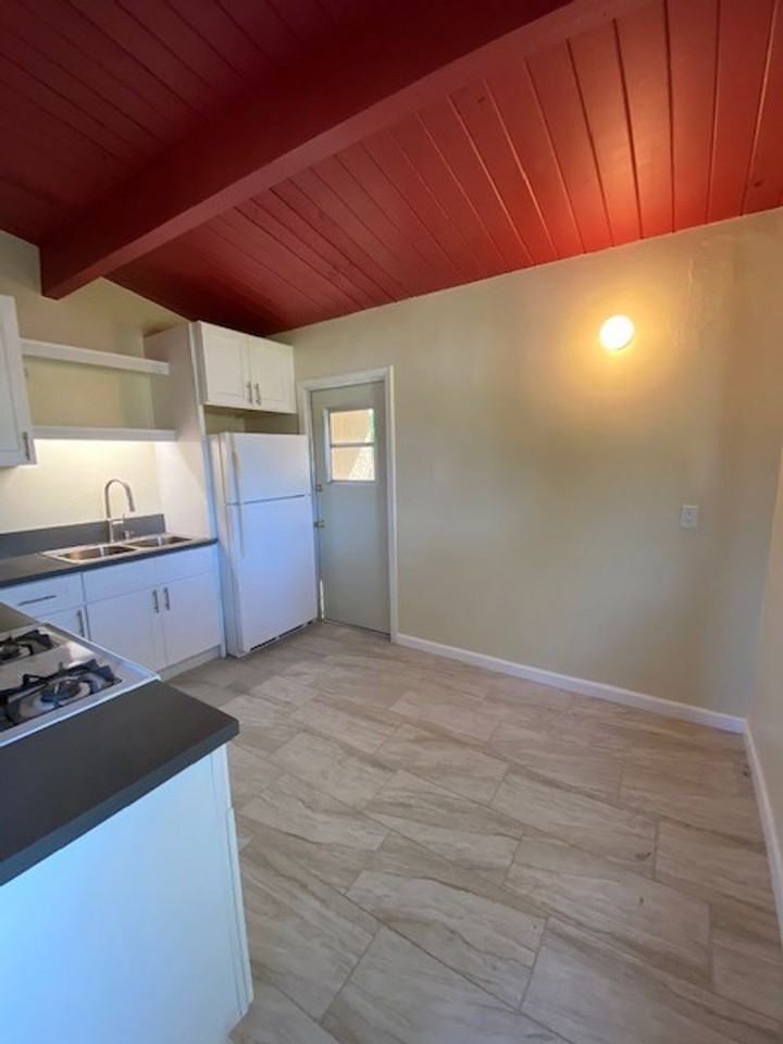 4901 Frink Ave - Photo 6 of 15