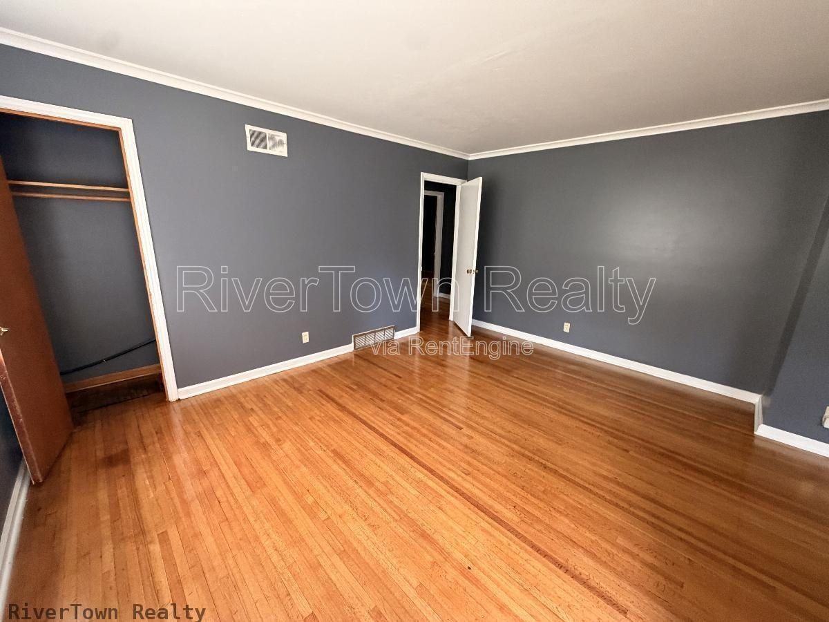 1517 Baxter Ave - Photo 3 of 13