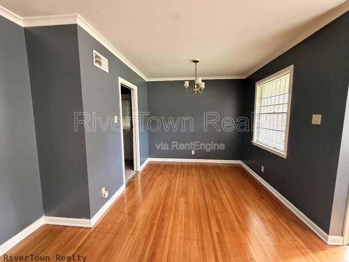 1517 Baxter Ave - Photo 5 of 13