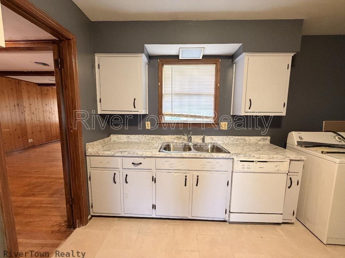 1517 Baxter Ave - Photo 6 of 13