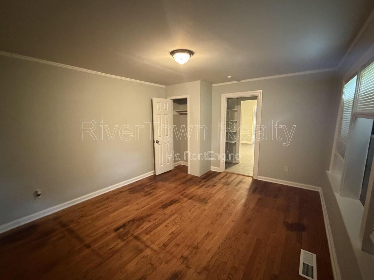 1746 Eldridge Ave - Photo 3 of 17