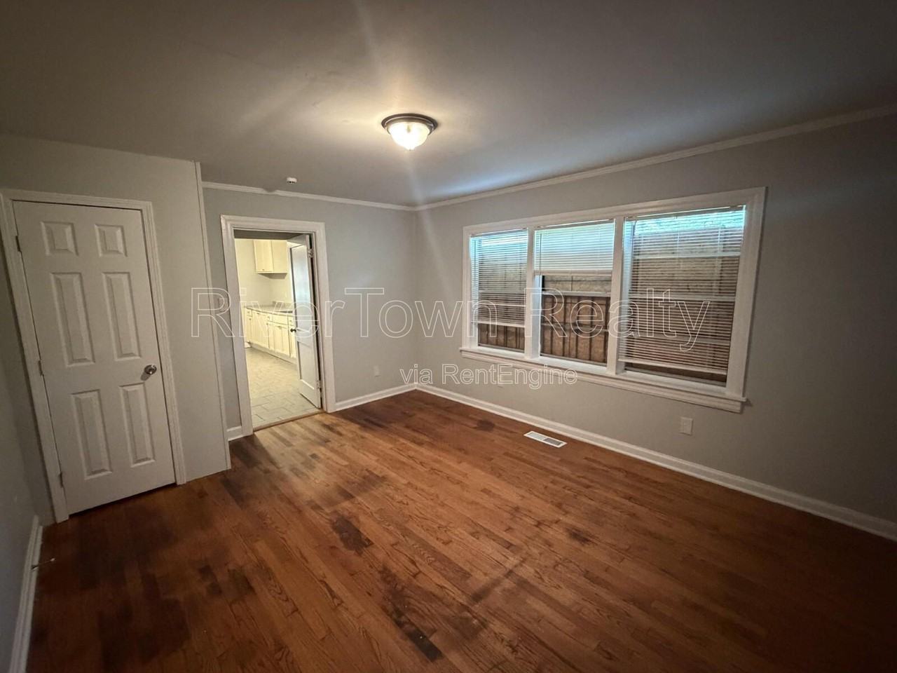 1746 Eldridge Ave - Photo 4 of 17