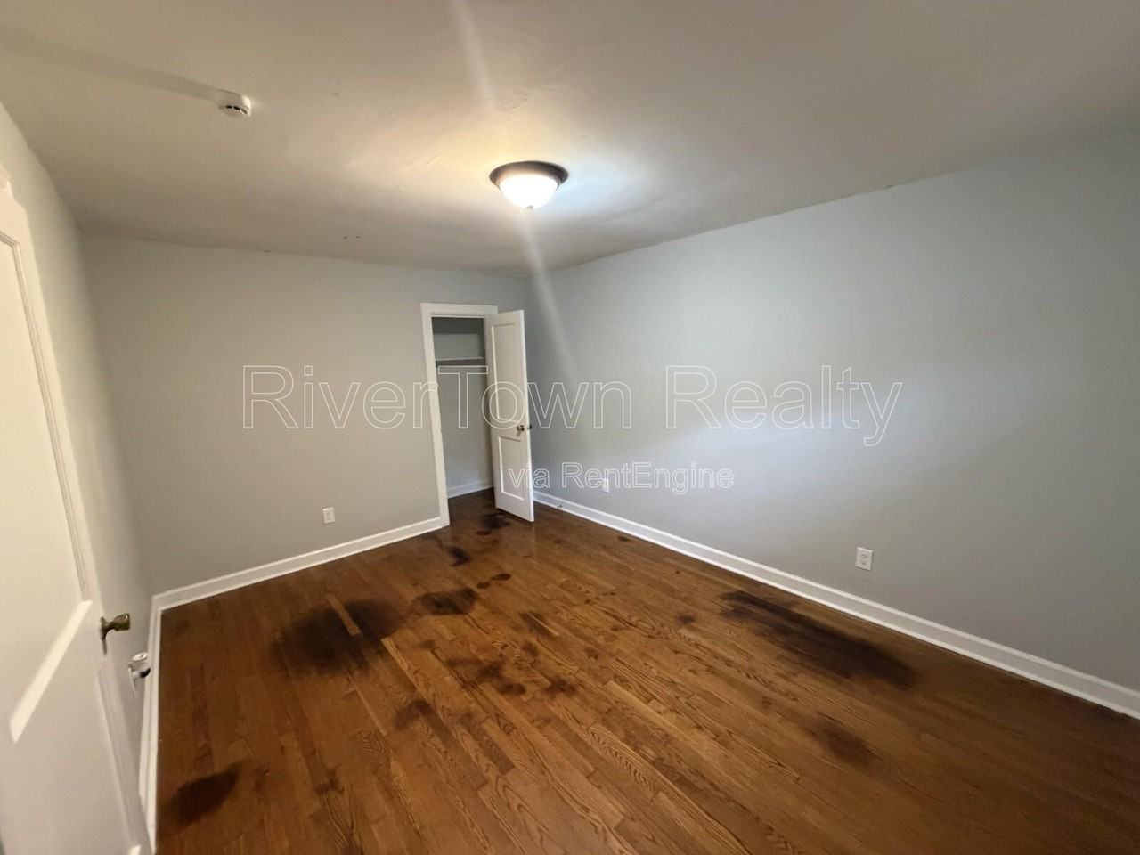 1746 Eldridge Ave - Photo 7 of 17