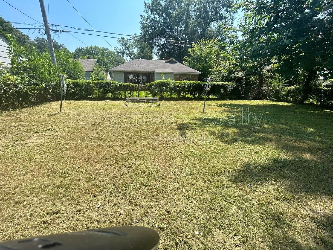 1070 E Walthal Cir - Photo 3 of 14