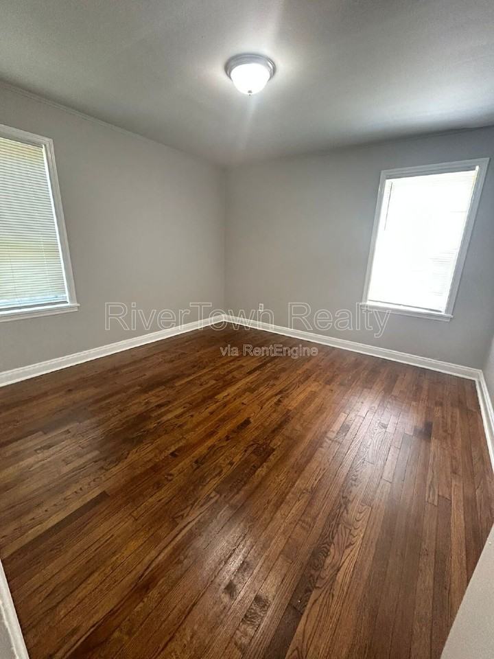 1070 E Walthal Cir - Photo 5 of 14