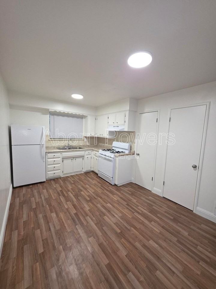 1215 Williams Way #4 - Photo 5 of 12