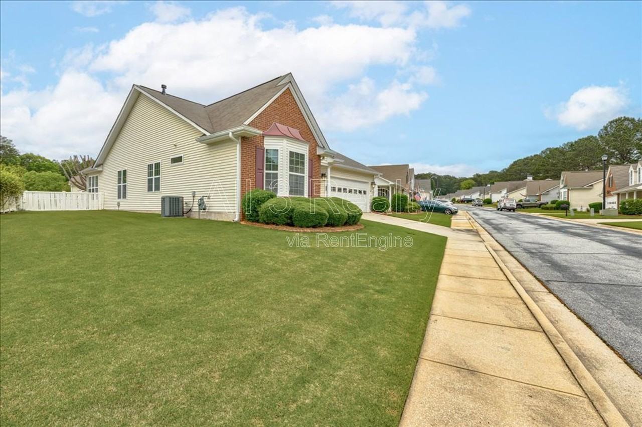 1033 Pinehurst Dr - Photo 2 of 47