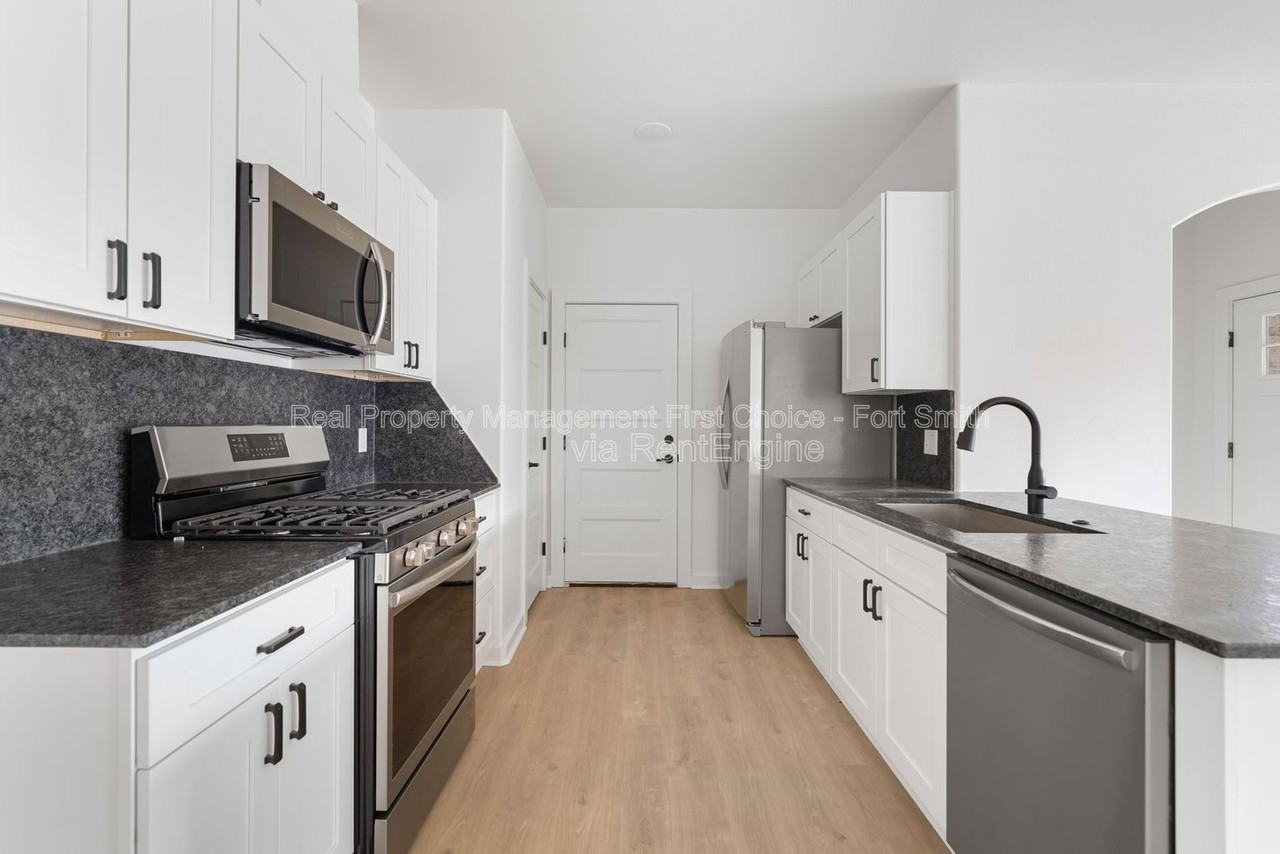 8815 Bainbridge Ct #B - Photo 7 of 24
