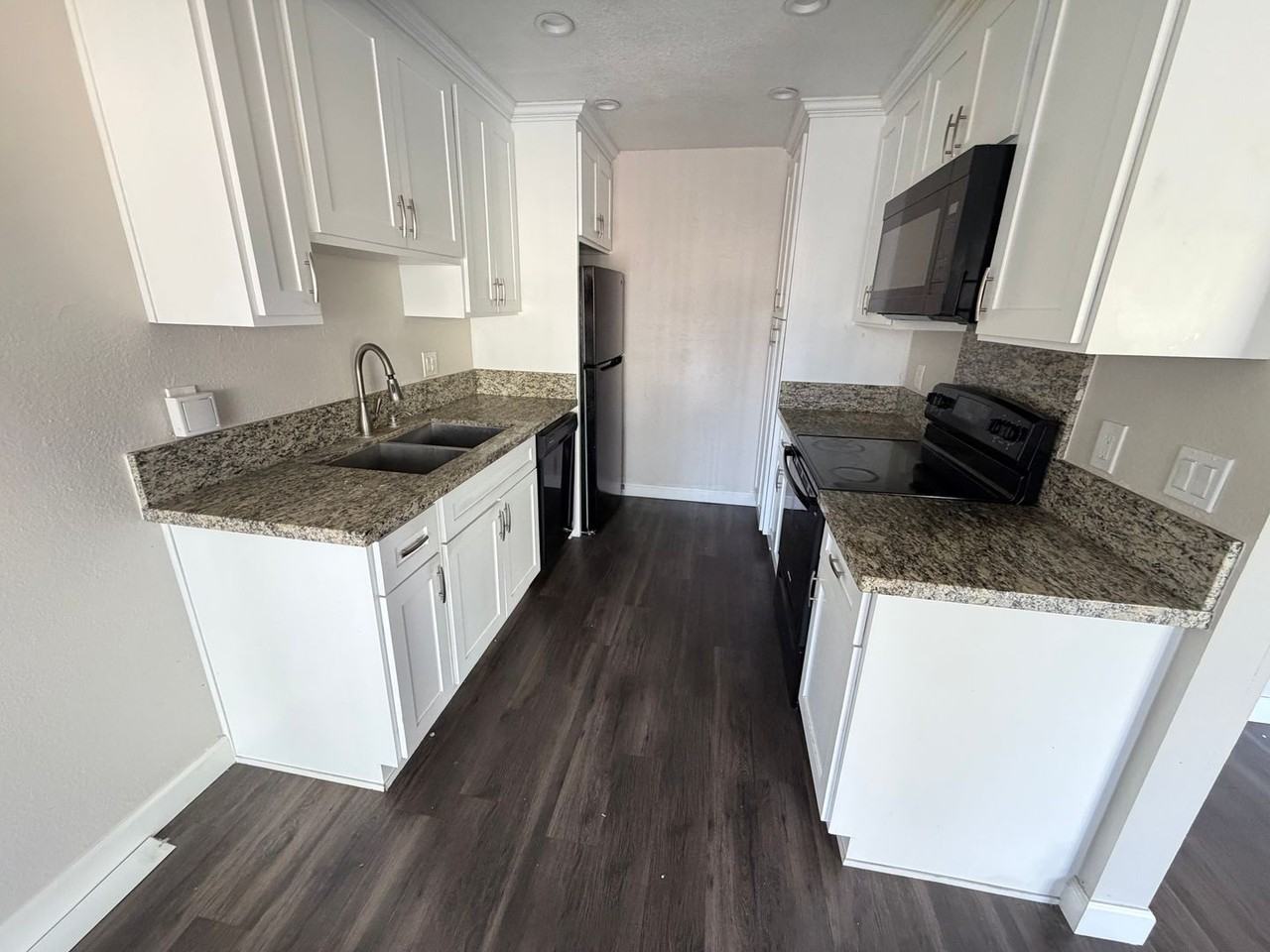 7720 Crescent Ave - Photo 3 of 8