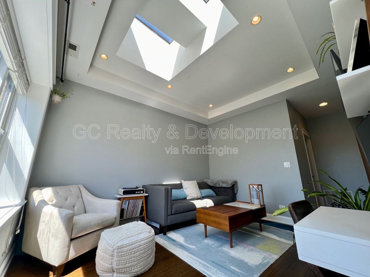 2702 W Cortland St #3 - Photo 2 of 18