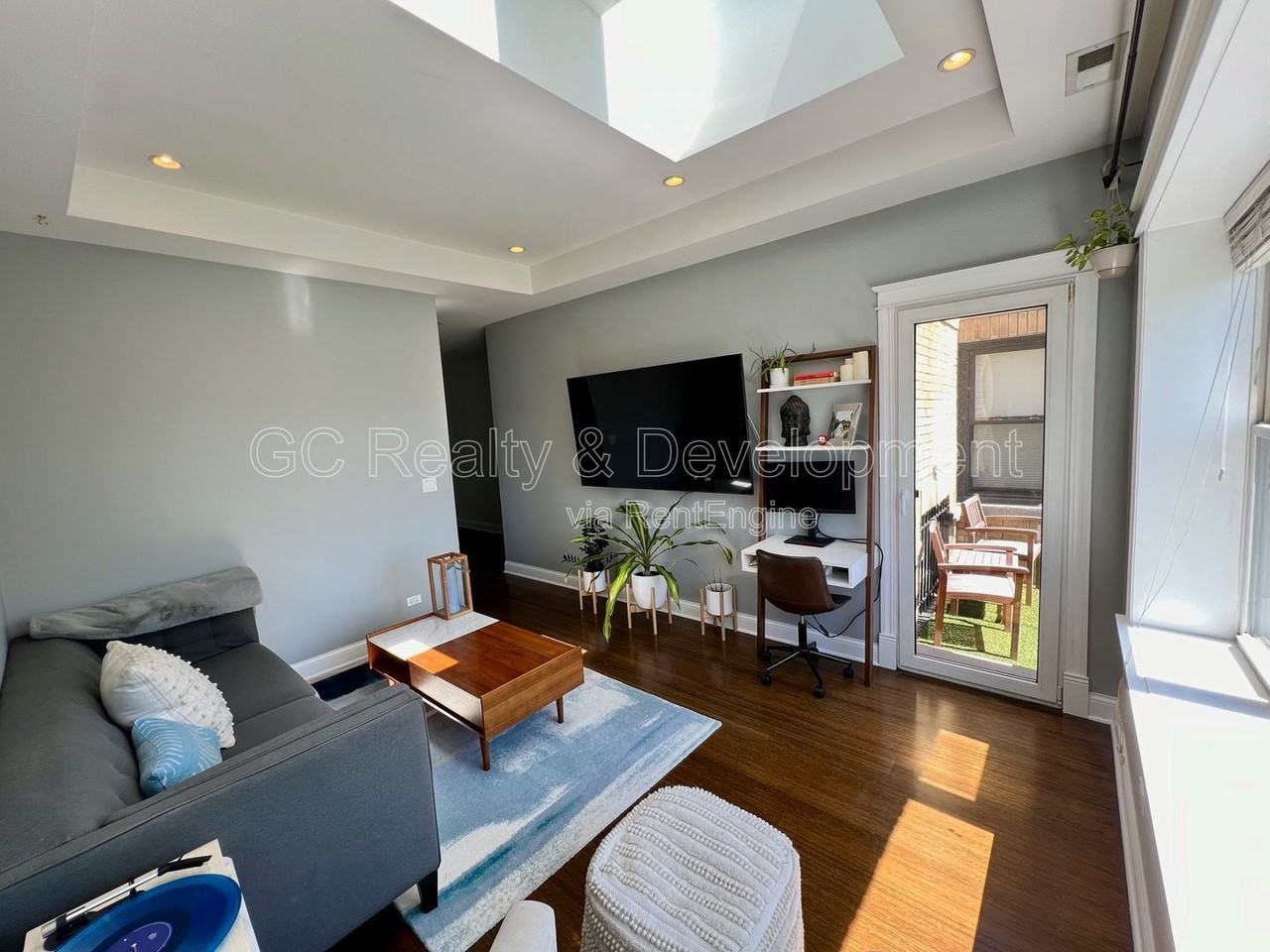 2702 W Cortland St #3 - Photo 4 of 18