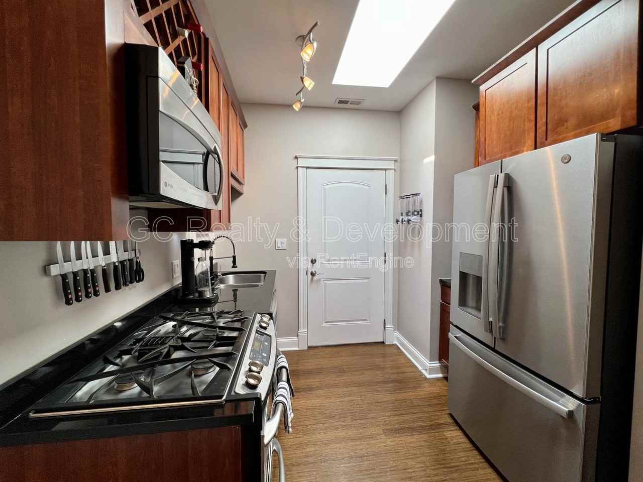 2702 W Cortland St #3 - Photo 5 of 18