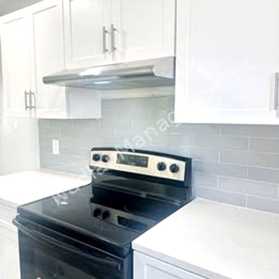 1545 Nw 8th Ave - Photo 6 of 42