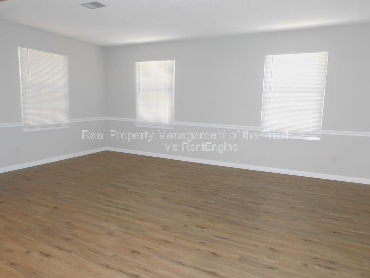 4921 Chaucer Dr - Photo 4 of 23